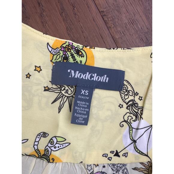 ModCloth Genuine Self Sleeveless Blouse Yellow Astrology Zodiac Women Sz XS NWT - Picture 5 of 8